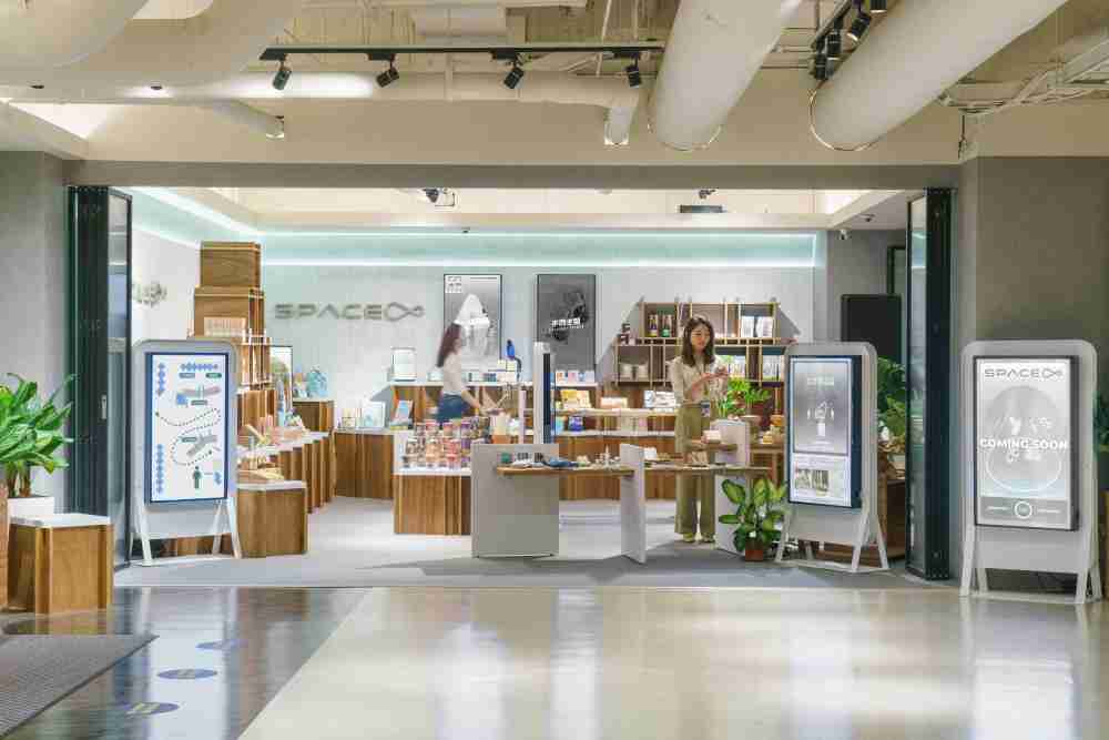 Wepay打造永续选物商店，，，，展示社企及社创商品，，结合创利空间所开发的智能零售系统，，，，整合多元产品信息，，让无人商店扮演公益行动的推手