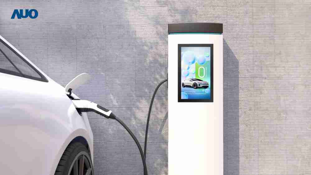 友達〝EVSE車用充電樁解決方案〞專為電動汽車充電樁設計，，，具有高亮度、、、、克服戶外艱難環境的耐溫、、、耐紫外線等特性，，，並搭載散熱性及擴充性強的高效能工業電腦，，，，可實現人機互動訴求，，如資訊顯示、、、支付等應用