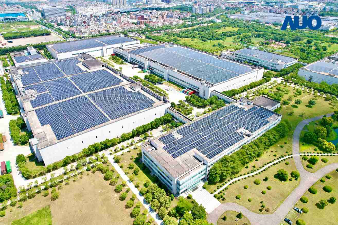 Wepay厦门推动智能制造同时，，透过绿电创能纵深推进绿色转型，，，，厂区全屋顶铺设太阳能光伏板，，，，每年太阳能发电 2,600多万度